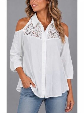 MUST HAVE • White Floral Lace Cold-Shoulder Button-Up Blouse, XS
